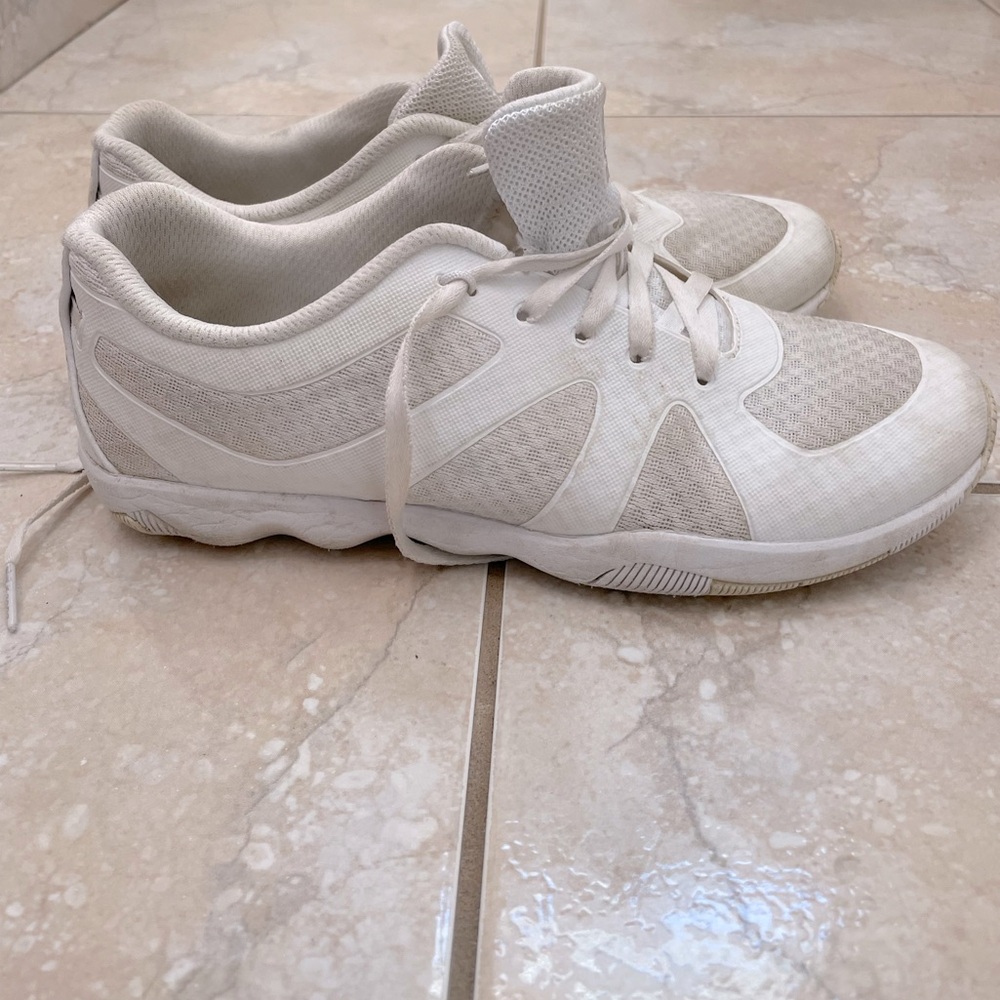 Kaepa cheer sneakers 6.5